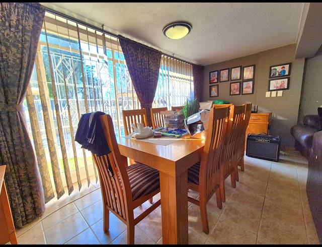 7 BEDROOM HOUSE FOR SALE IN DALVIEW